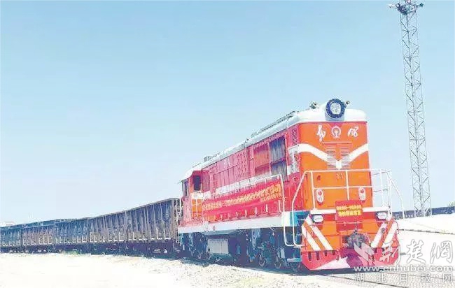 “麻城-寧波舟山港”海鐵聯(lián)運(yùn)班列。(1).jpg