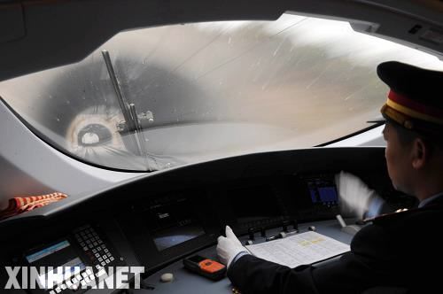 武廣鐵路沿線裁減普通列車被指逼旅客坐高價(jià)車(組圖)